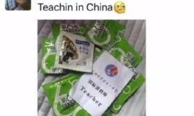 外教拍教师证与安全套叠放照片？校方：非本校老师