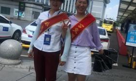 重庆一女大学生心疼妈妈，冒50℃高温陪她上班体验生活