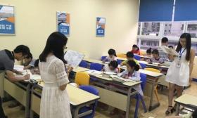 老师管教学生被威胁，学生：你敢碰我一下，就去教育局告你