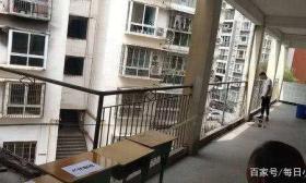 监控曝光！四川一中学教学楼栏杆断裂 两学生坠楼一死一伤