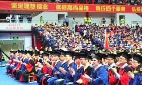 研究生跳楼自杀，是外部压力还是个人问题？高校该怎么做？