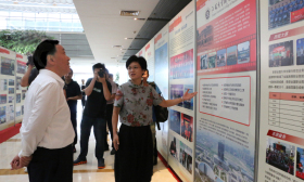 南通市领导参观南通教育70年成果展