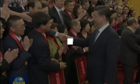 撒花！泰州这位老师受到习总书记亲切会见…… 