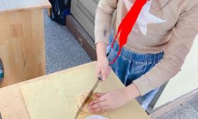 忠义小学：小小月饼寄深情 