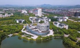 东华 大学 地处 上海 是一