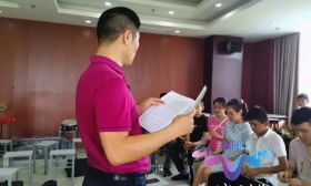 最美教师华桂明：用音乐在盲童心里撒下阳光！