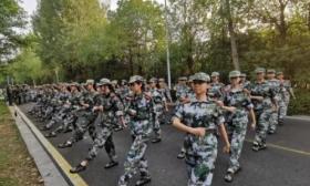 江苏高校军训，你们认真的样子真好看 