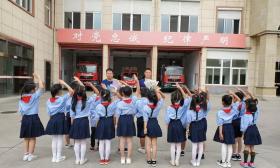 南通市实验小学：“火焰蓝，中国红”你们是最美的逆行者 