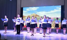 通州幼儿园虹西分园：诵经典，迎国庆 