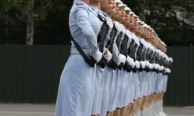 90后大学女教师当阅兵领队：穿坏一双靴子瘦掉5斤