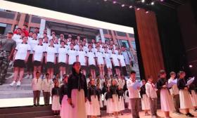 扬大附中东部分校举行庆祝新中国成立70周年文艺汇演暨十四岁青春仪式 