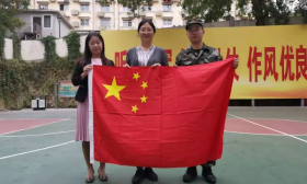 南京90岁退休教师有个“国旗愿望”，您能帮她圆吗 