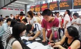 实施一线教师优待措施，提高工资待遇是最大的“尊师重教”