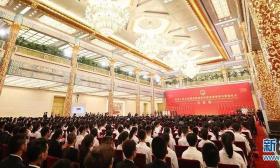致敬！教育领域6位模范代表获颁国家勋章和国家荣誉称号奖章 