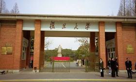他是复旦大学高材生，却把一手好牌打烂了，最终只能自食其果