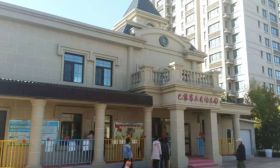 哈尔滨一幼儿园老师集体“罢课”？家长：一年学费1万8