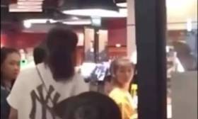 副教授要被坑了！教授夫人书店骂街：我老公是教授，写论文不装
