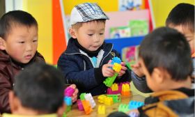 校外机构送课进校遭遇“围城”式尴尬，商机背后有“玄机”