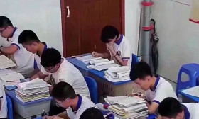 衡中教室高清摄像头曝光：通往清北的路，是用卷子铺出来的！ 