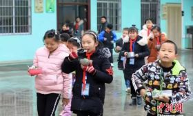 教育部：学校领导要陪学生吃饭！