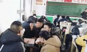 又一位老师倒下了……若所有教师都跪着教书，学生未来会站着生存？