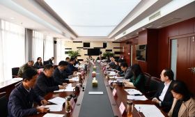 市教育局传达学习全市经济工作推进会精神
