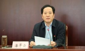 潘早云给全市教育系统党员干部作主题教育专题党课