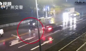 广州学生情侣深夜在马路吵架，女生惨遭撞飞身亡