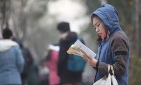 中青评论：国考热依旧，体制内却不是就业的避风港