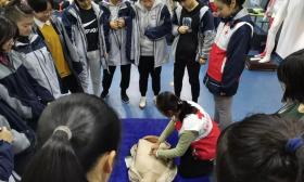 模城|急救课程成为省锡中学子的“必修课”