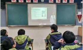 “青少年近视防控”健康教育宣讲活动走进翠岗中学