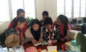 江西95后女教师备课本走红，网友都夸太用心，老师们却为此吵翻了