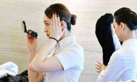 航空公司招空姐空少，一下来了2000多俊男靓女学生，现场颜值爆棚
