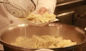 四川大学冬至上新“1分钱饺子”！网友：别人家学校的爱，真香