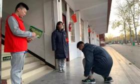 紧急通知: 中学严查“卷裤腿, 露脚踝”! 无数家长支持: 孩子怎么说都不听…