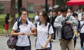 教育专家提出：给中小学生减负，建议中小学每周六天上学