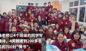女老师工作仅3个月，就收到了700封情书，学生还称她：超级小宝贝