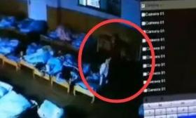 南宁一幼儿园老师把学生摔下床，还用钢尺敲头！家长会怎么做？