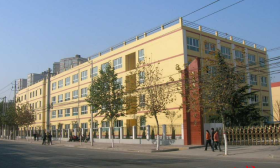 西安一高中老师被学生杀害：疑因玩手机被没收引发