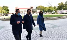 奚爱国深入学校和家庭，调查指导防控期间的教育服务工作