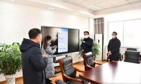 奚爱国深入城区2所学校专题检查师生居家隔离工作