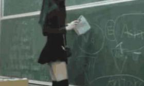 幼儿园老师穿着“惹眼”，引家长集体不满，老师反怼：管不着