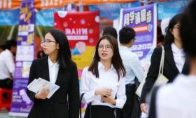 大学继续延期开学，这两类大学生可优先返校，却有个坏消息