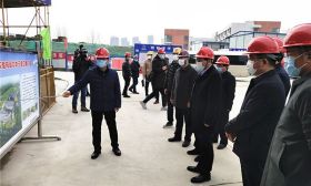 镇江市领导莅临镇中附中新校区指导工作