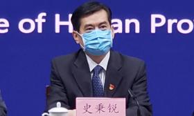 河南一贫困户女儿因无法在家上网课 吞药自杀续：一家获赠两部手机