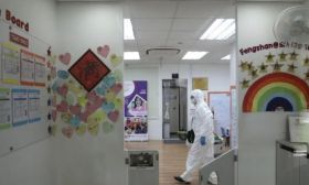 震惊，这所幼儿园2天内18人被确诊为新冠肺炎 | 新闻综合