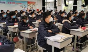 镇江市高三、初三年级陆续返校开学