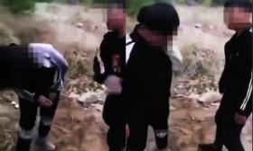 男生遭4名未成年围殴，两分钟内被扇15耳光，何人如此嚣张