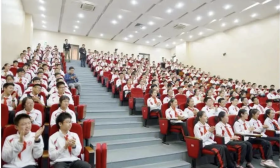 出事了：全民摇号，民办校长急了：报名要自我“掂量”一下！家长炸锅，教育局追责！