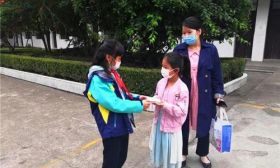 赞！无锡学子拾金不昧，满满都是正能量~